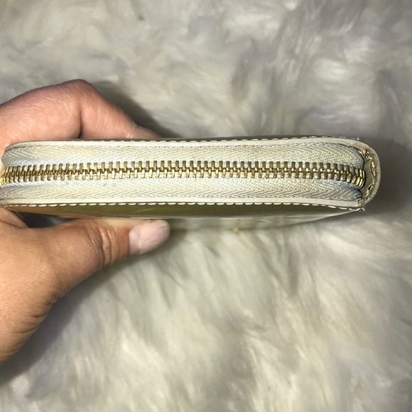 AUTHENTIC LOUIS VUITTON VERNIS GOLD ZIPPER WALLET - Picture 7 of 16